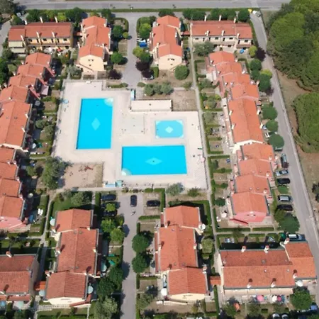 House With Garden And Pool In Bibione