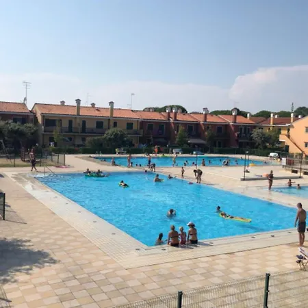 House With Garden And Pool In Apartment Bibione