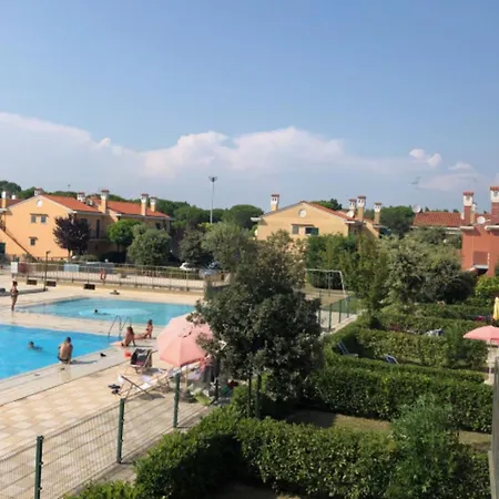 House With Garden And Pool In Appartamento Bibione